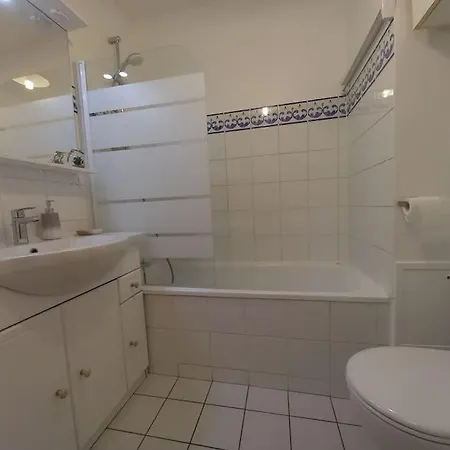 Apartment Centre De *